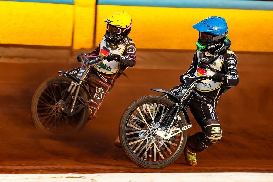 Kevin Wölbert (rechts) und Kai Huckenbeck hatten in Holsted keinen schönen Abend. Foto: FIM