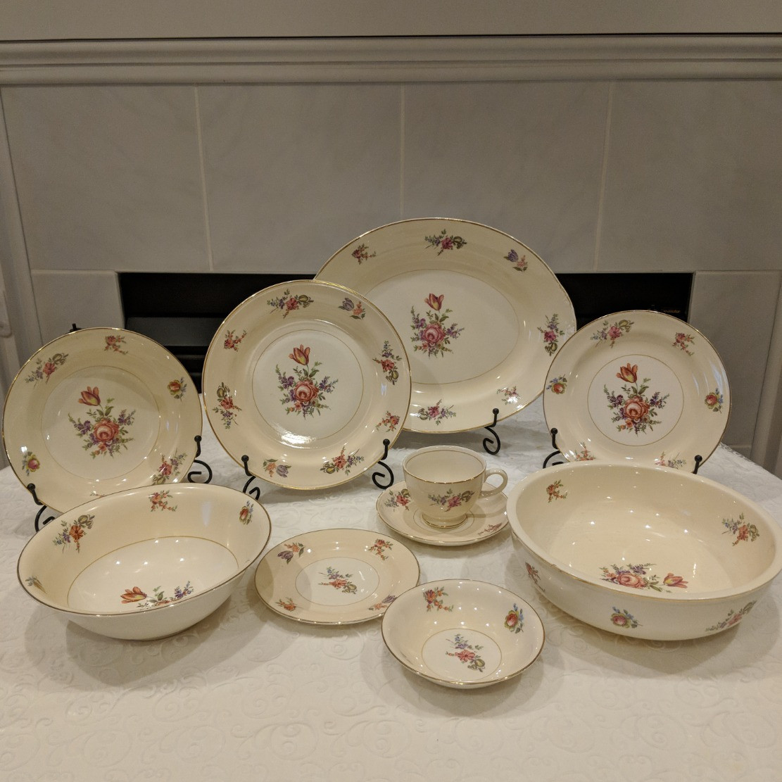 Priscilla Cream Floral with Gold Band