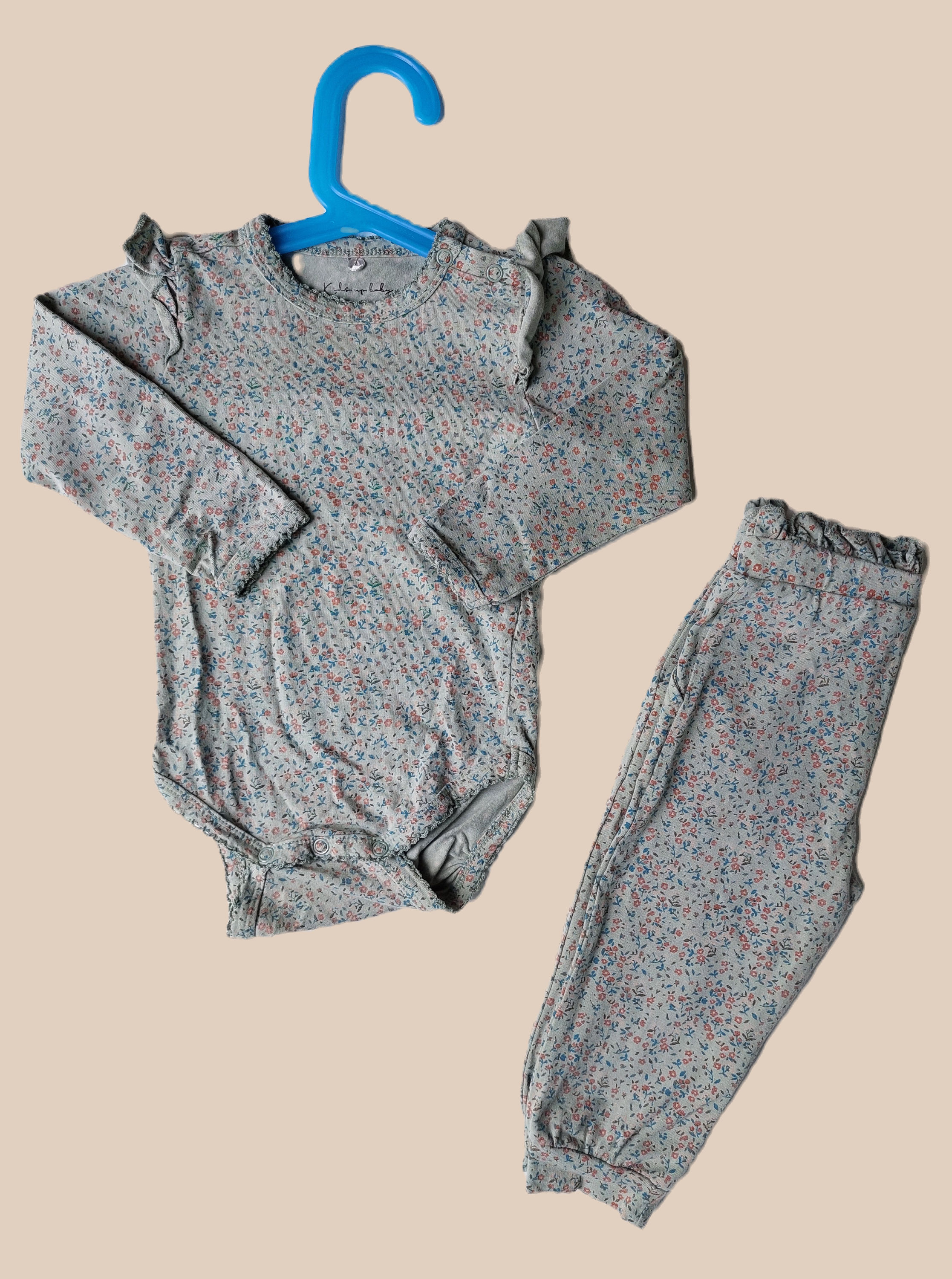 Grønn 2-delt sett med blomster