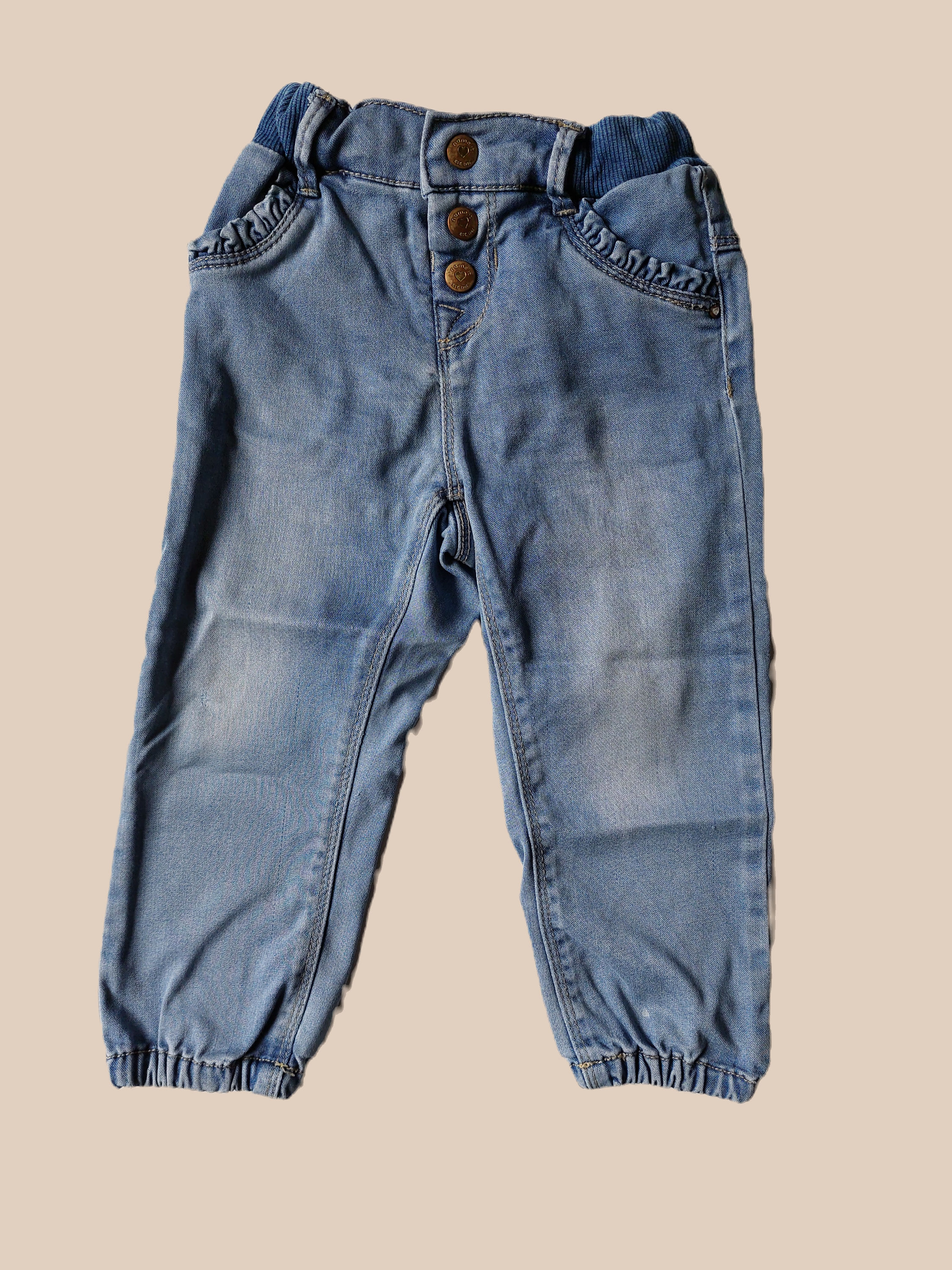 Bukse i jeans med volang og knapper