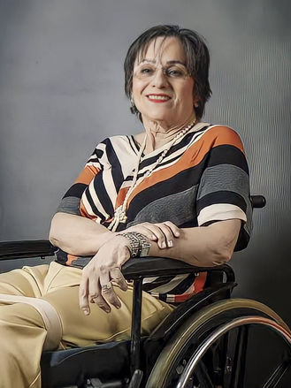 Maria da Penha participa de sessão de autógrafos e encerra evento sobre enfrentamento à violência contra a mulher em João Pessoa