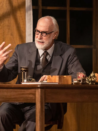 A Última Sessão de Freud, sucesso do teatro brasileiro, chega a João Pessoa para temporada no Teatro Paulo Pontes