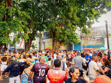 Juliana Almeida embala o Sabadinho Bom com clássicos do samba