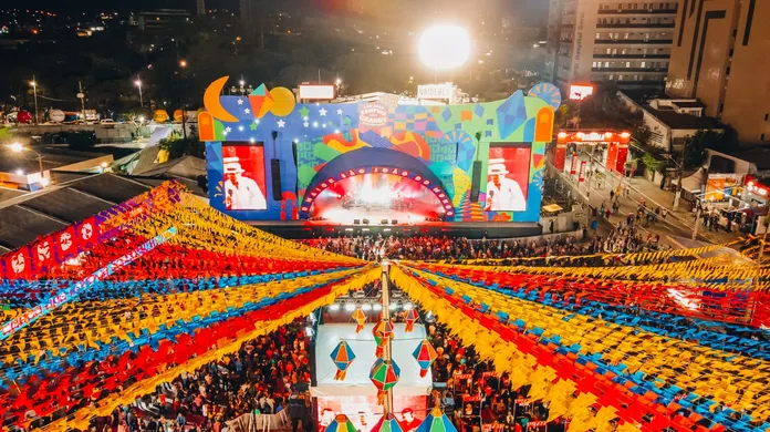 vista aérea de área montada para festa de são joão