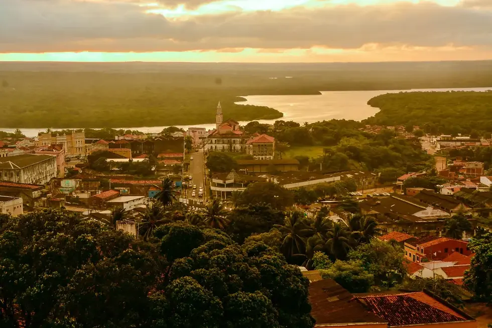 vista aérea do centro histórico incluindo o Rio Sanhauá que vai até o porto do capim
