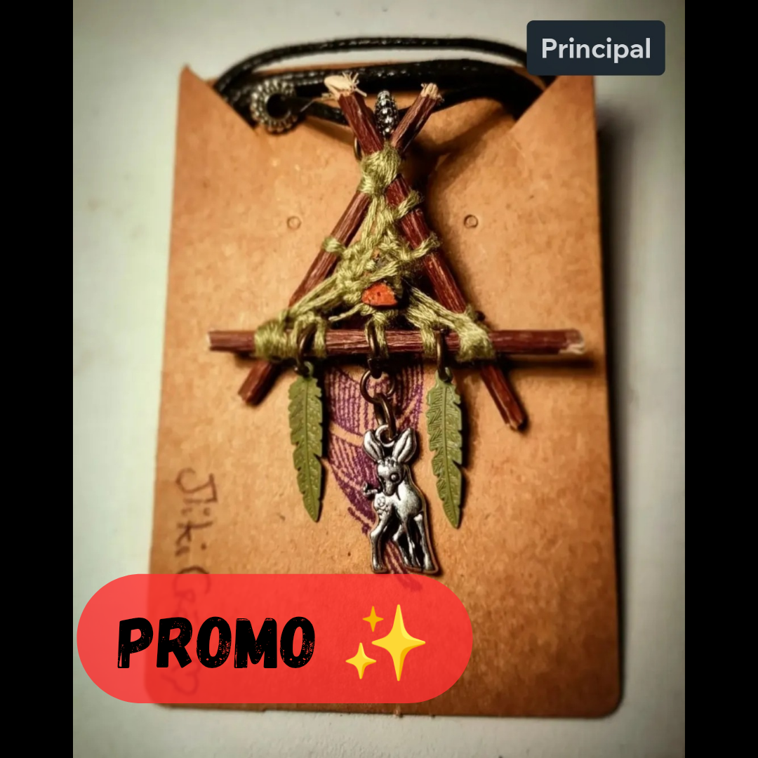 Collier attrape-rêve triangle vert breloque faon & plumes vertes