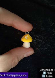 Petit champignon jaune