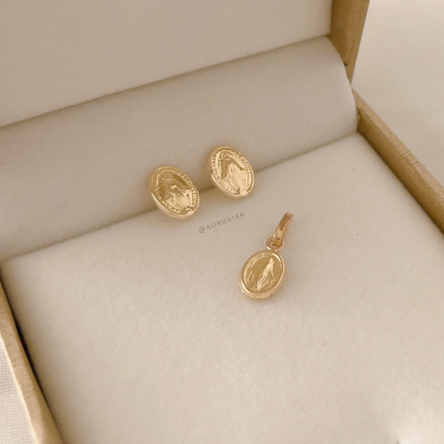 Topos de oro laminado Americano. Aurus Oro Laminado 18k. Aretes para niñas .