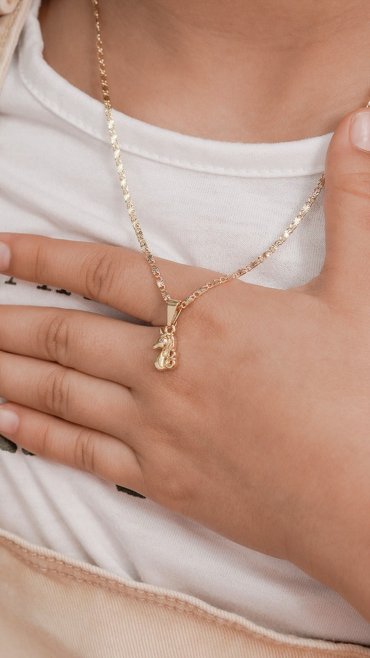 Thumbnail: Aretes y topos de Oro Laminado 18k.  Oro Aurux. Inara oro laminado 18k. Joyería Cali.