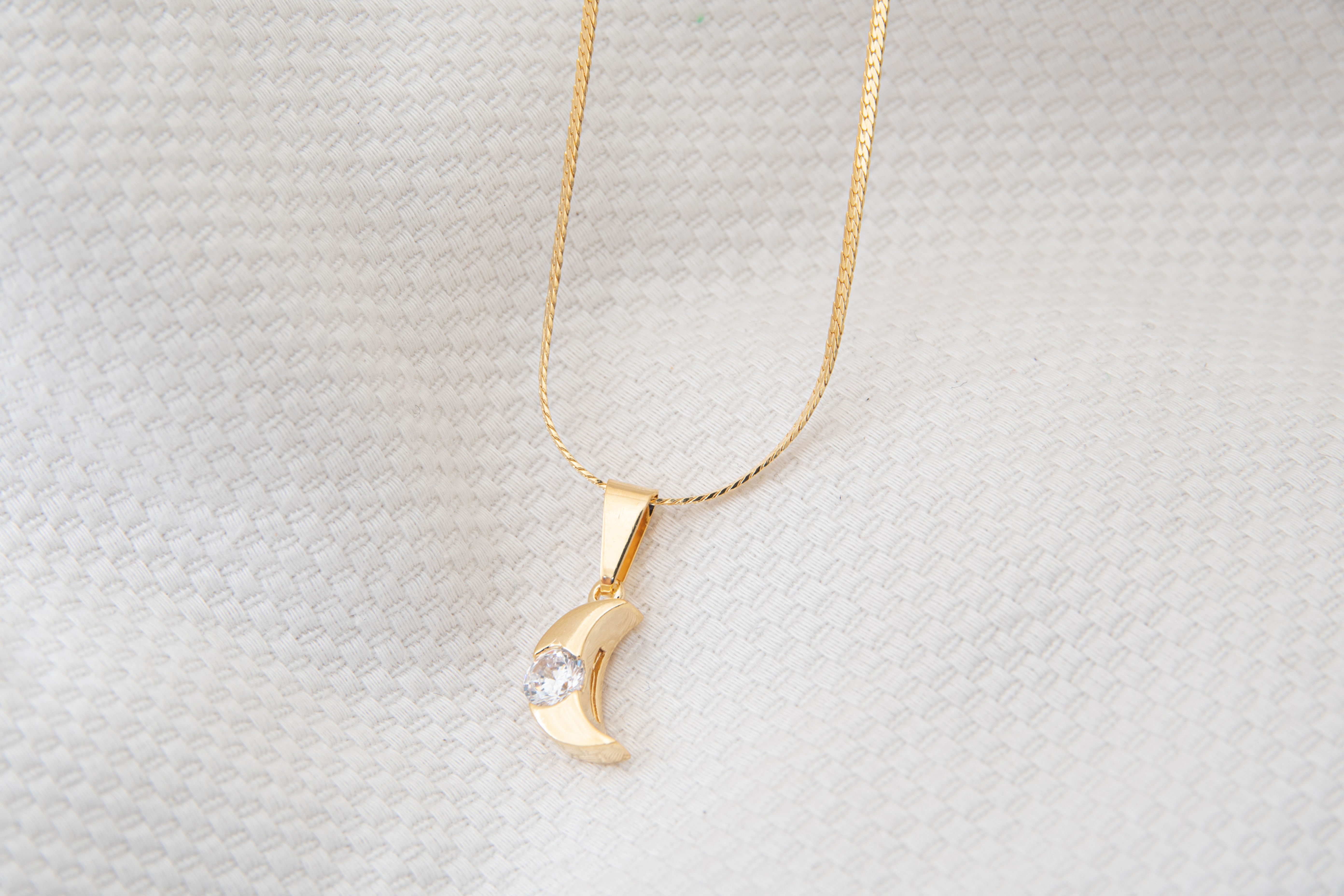 Dijes de oro. Oro laminado 18k. Inara oro laminado.