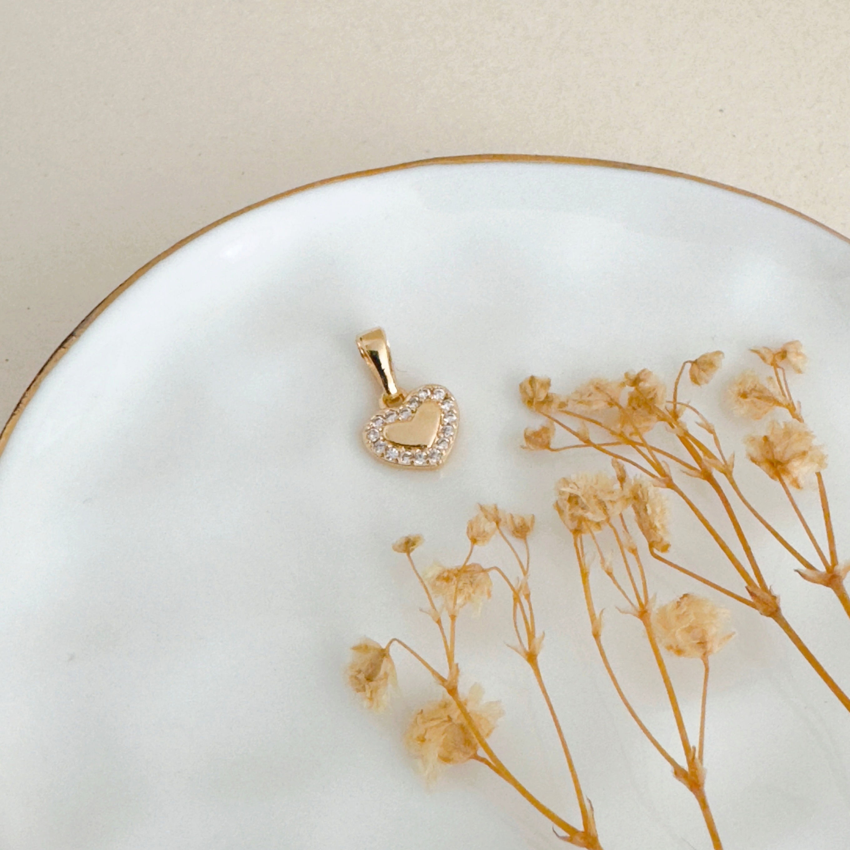 Dijes Oro Laminado 18k. Pulseras tejidas, Oro Aurux. Inara oro laminado 18k. Joyería Cali.