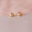 Miniatura: Topos Margarita. Topos oro laminado 18k. Aretas de oro. Joyería Cali.