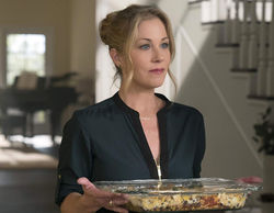 Christina Applegate DEAD TO ME