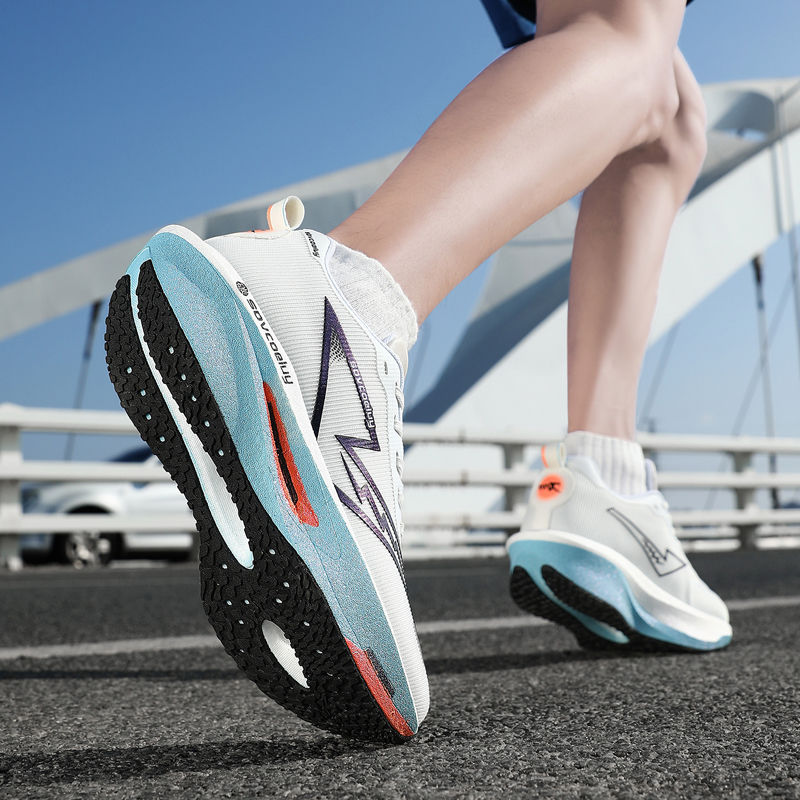 Tênis masculino esportivo com placas de carbono para corrida