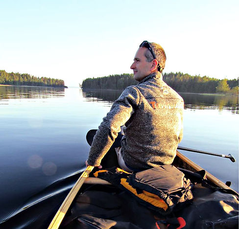 Man in a Tavinsulka canoe