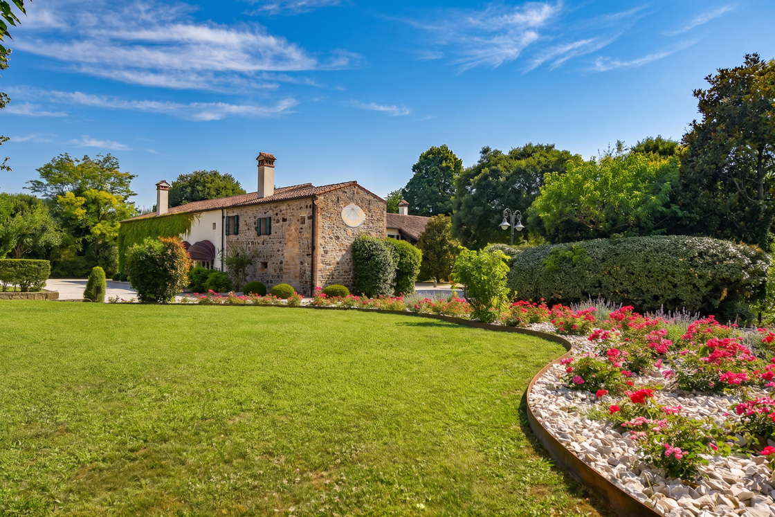 Formal garden design with evergreen hedges and traditional terracotta pots