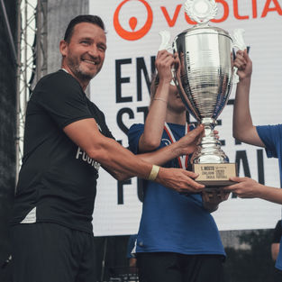Vladimir Smicer and winners.jpg