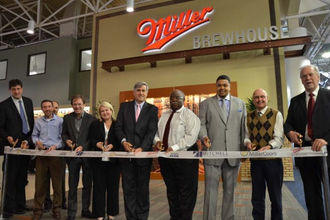 HMSHOST, MILLERCOORS AND GENERAL MITCHELL AIRPORT PARTNER TO OPEN MILLER BREWHOUSE