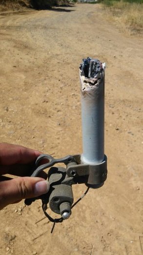 Bastón destruido por árco eléctrico.