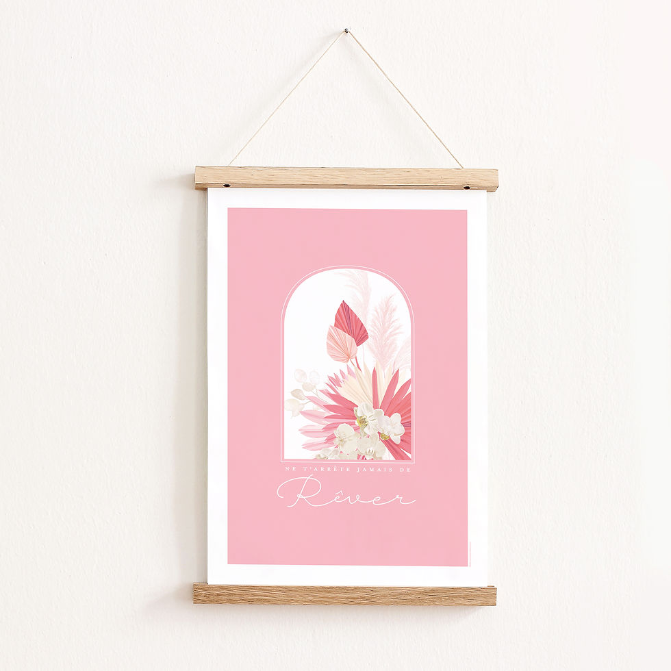 Miniature : affiche naissance personnalisée rose vif, avec fleurs séchées roses dans encadrement fenetre, porte affiche bois