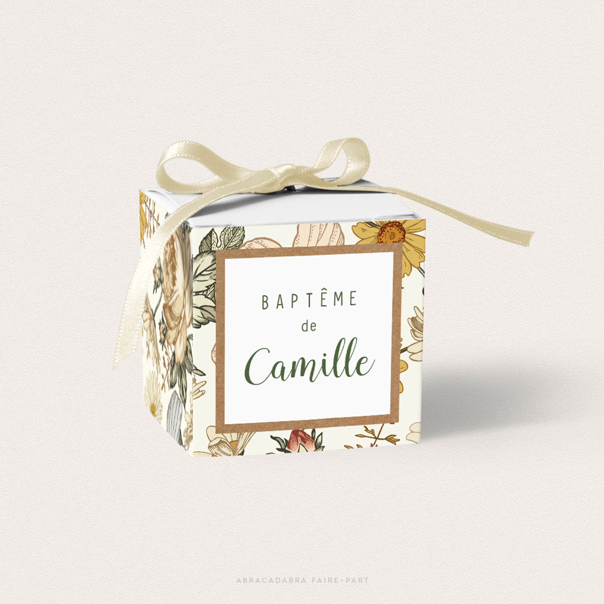 boite à dragées bapteme avec fleurs rétro et ruban ivoire sur le dessus, vue face