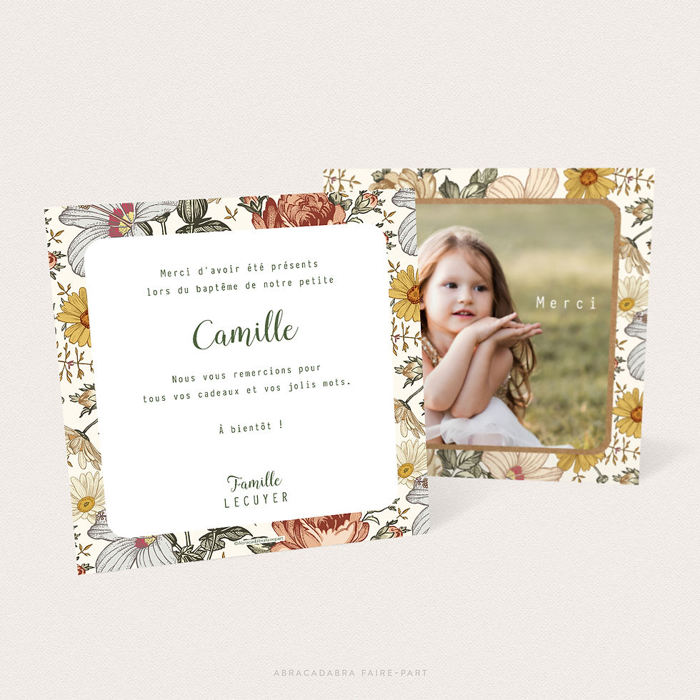 Carte de remerciement pour bapteme carré, avec photo contour kraft et motif fleurs vintage, vue verso