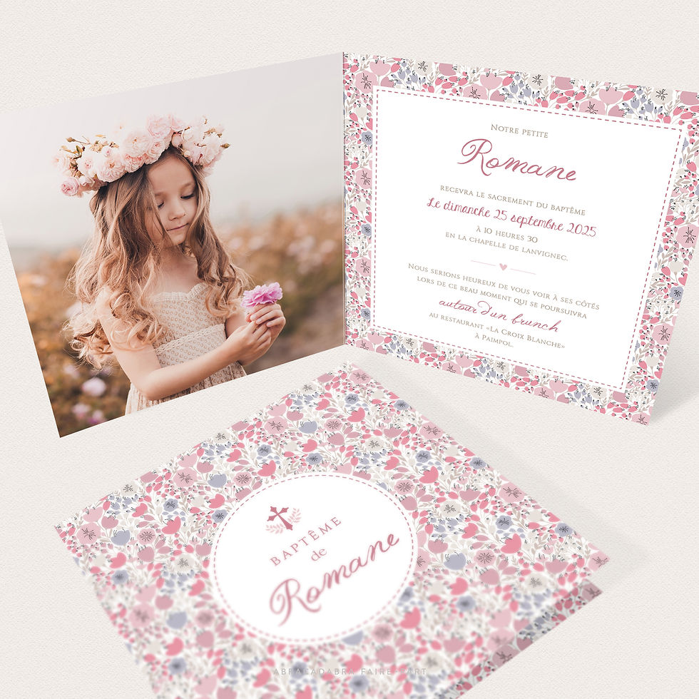 Faire-part bapteme quatre pages pour fille avec motif fleuri façon Liberty rose poudré et photo, vue ouvert