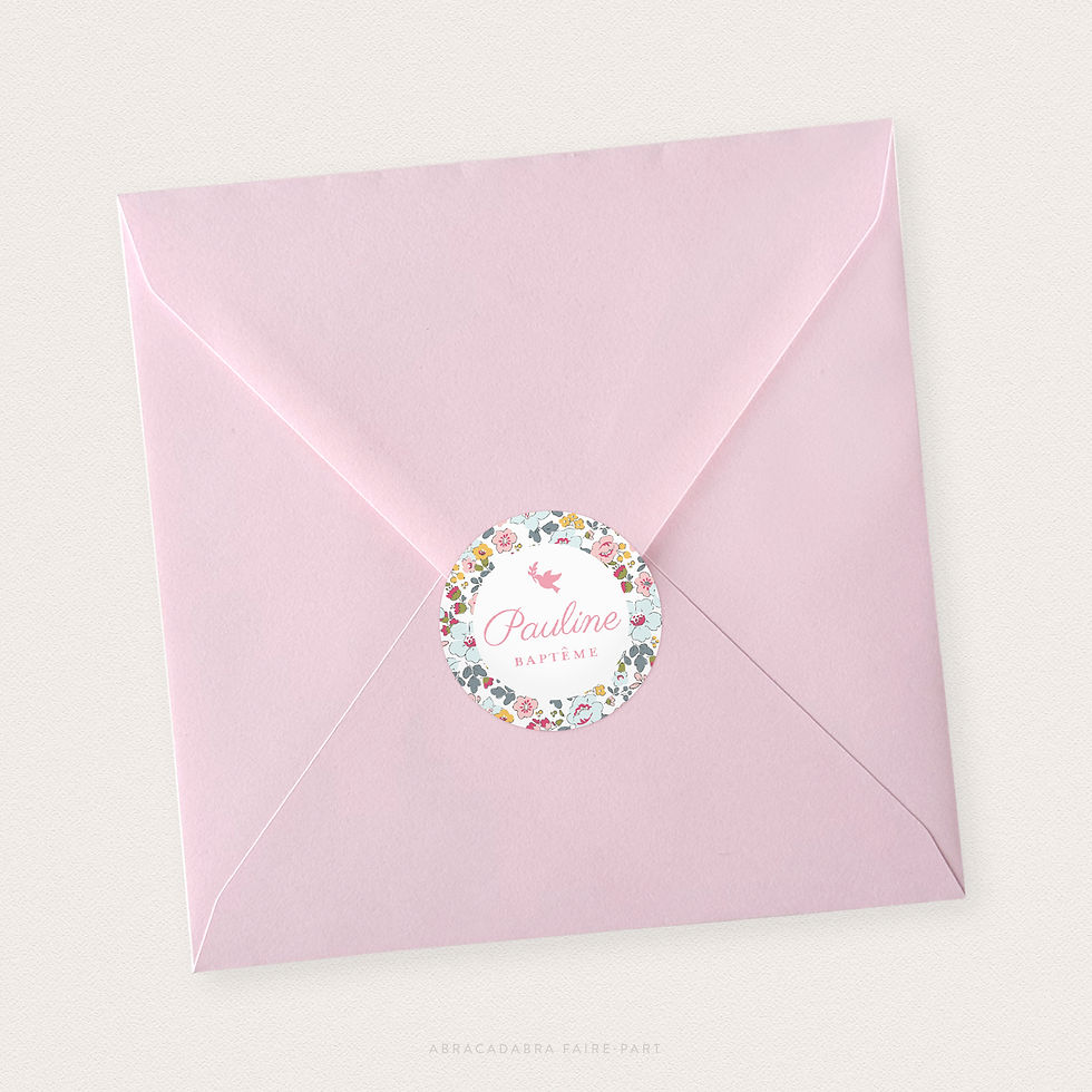 étiquette autocollante personnalisée pour baptême ou naissance, avec motif fleuri rose et bleu, sur enveloppe rose