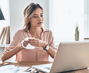 Różowy i Biały Nowoczesny Darmowy Webinar Biznes Online Post Facebook (1).png