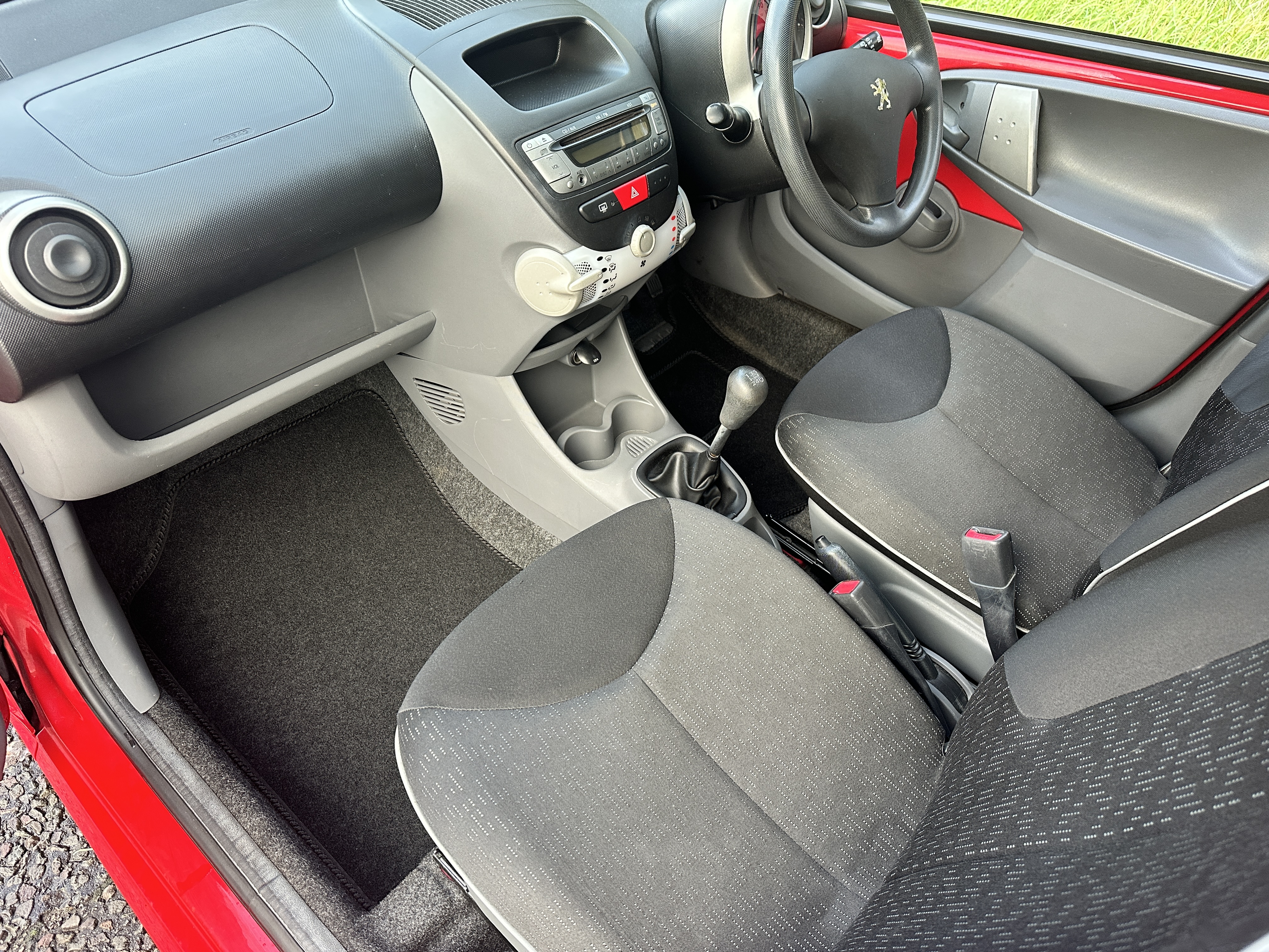 2011 Peugeot 107 — photo 1 of 2