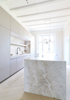 Quarzit Taj Mahal mit natürlicher Maserung in exklusiver eggersmann Designküche.