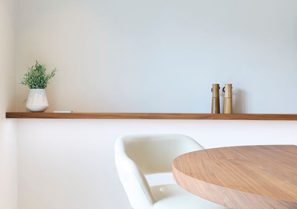 Zeitlos. Ausdrucksstark. Präzise geplant. Diese Küche in Hamburg zeigt, wie sich Handwerkskunst und Materialästhetik auf höch