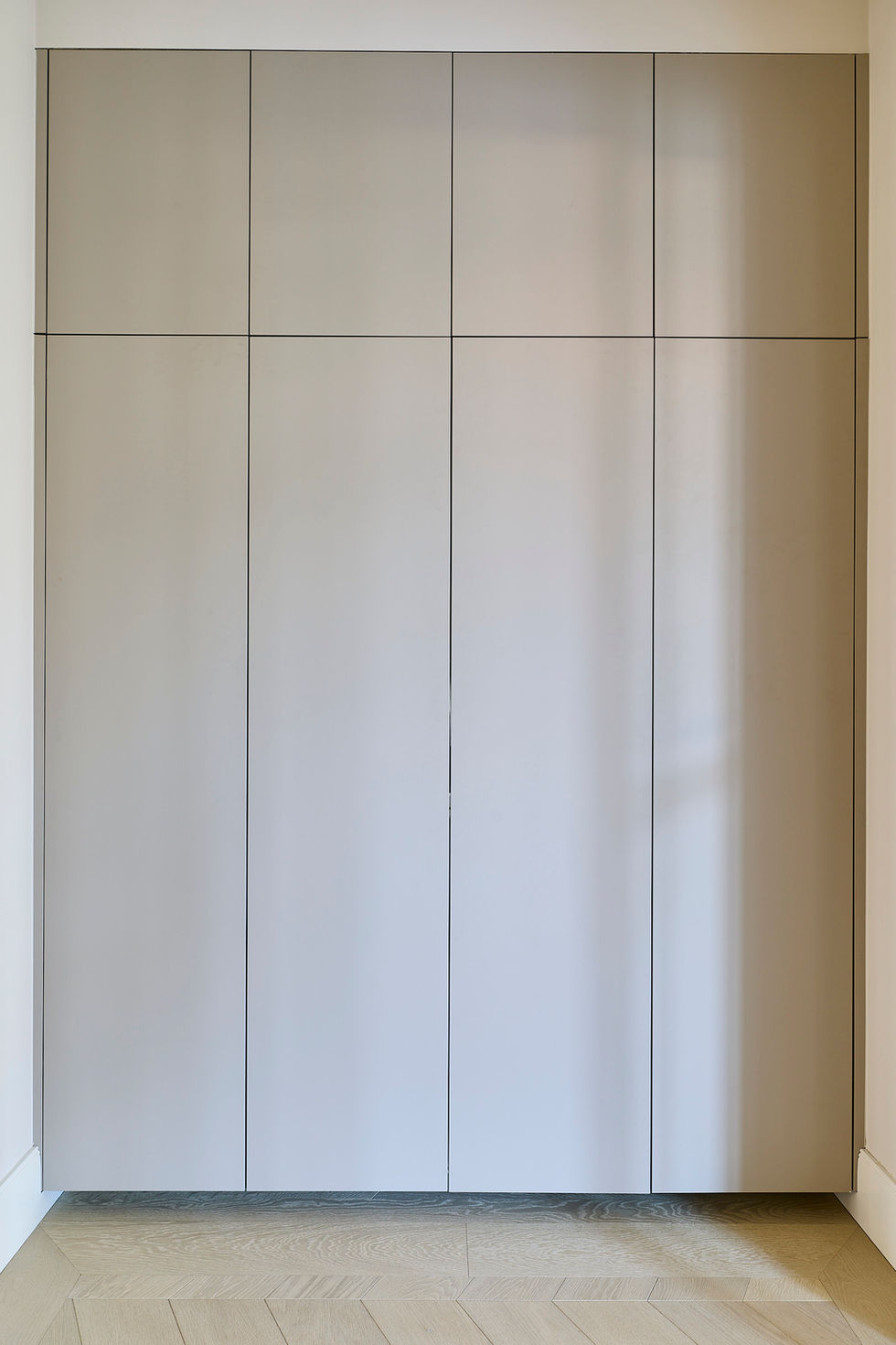 Detail der Pockettüren in exklusiver Designküche Hamburg.