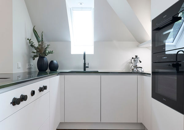 Küchendesign mit architektonischem Anspruch – perfekt auf Maß gearbeitet.