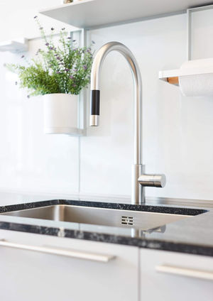 230202_bulthaup-in-Winterhude_b3_Laminat_Platin_Miele-Geraete-1-800x1200