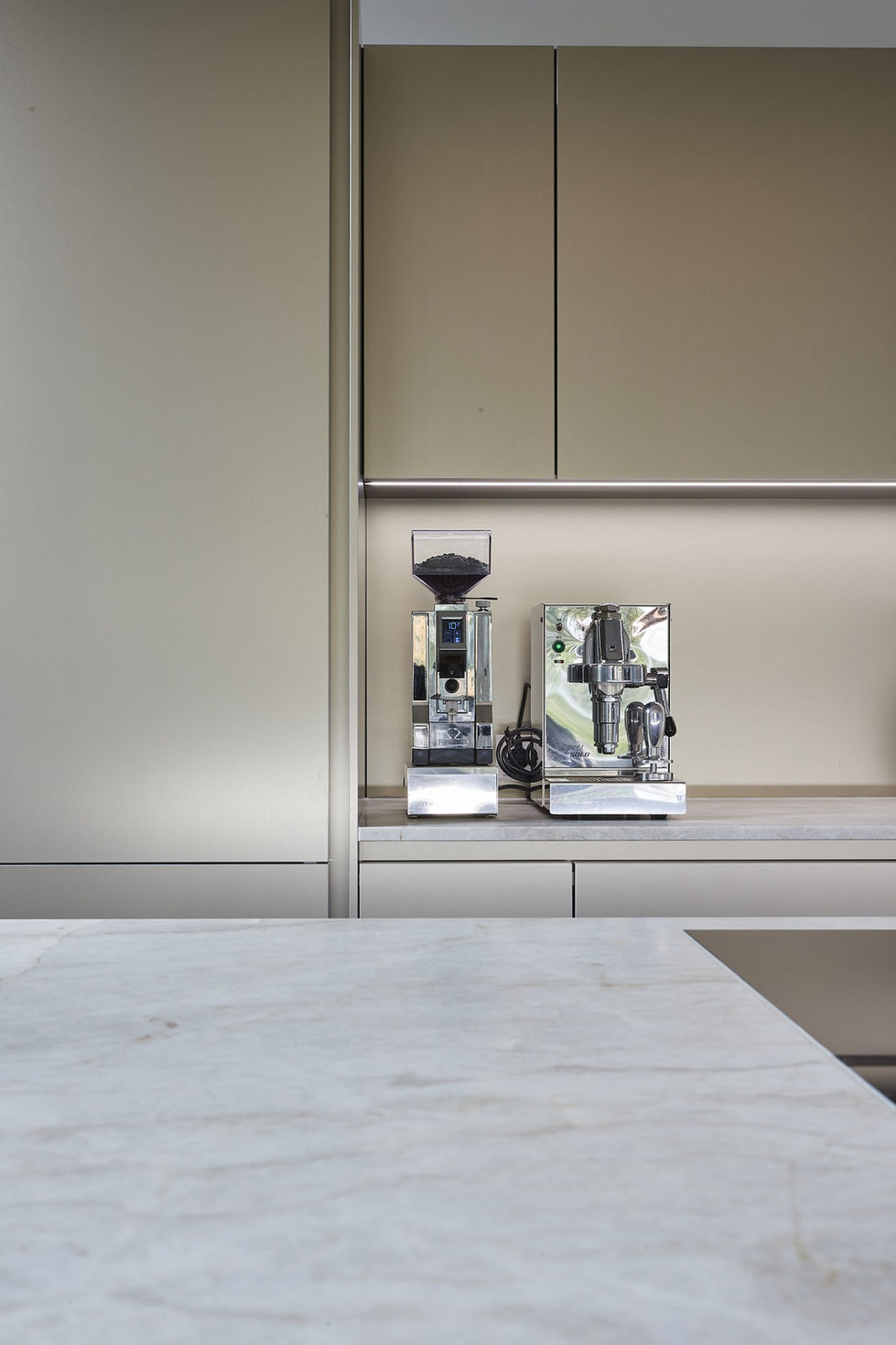 Eggersmann_esign_Aluminium-eloxiert_Bronze-hell-35-scaled-2