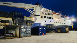Manutention au port de Port-Menier