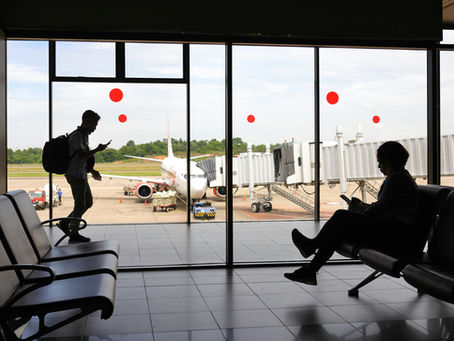 Personnes dans un aéroport