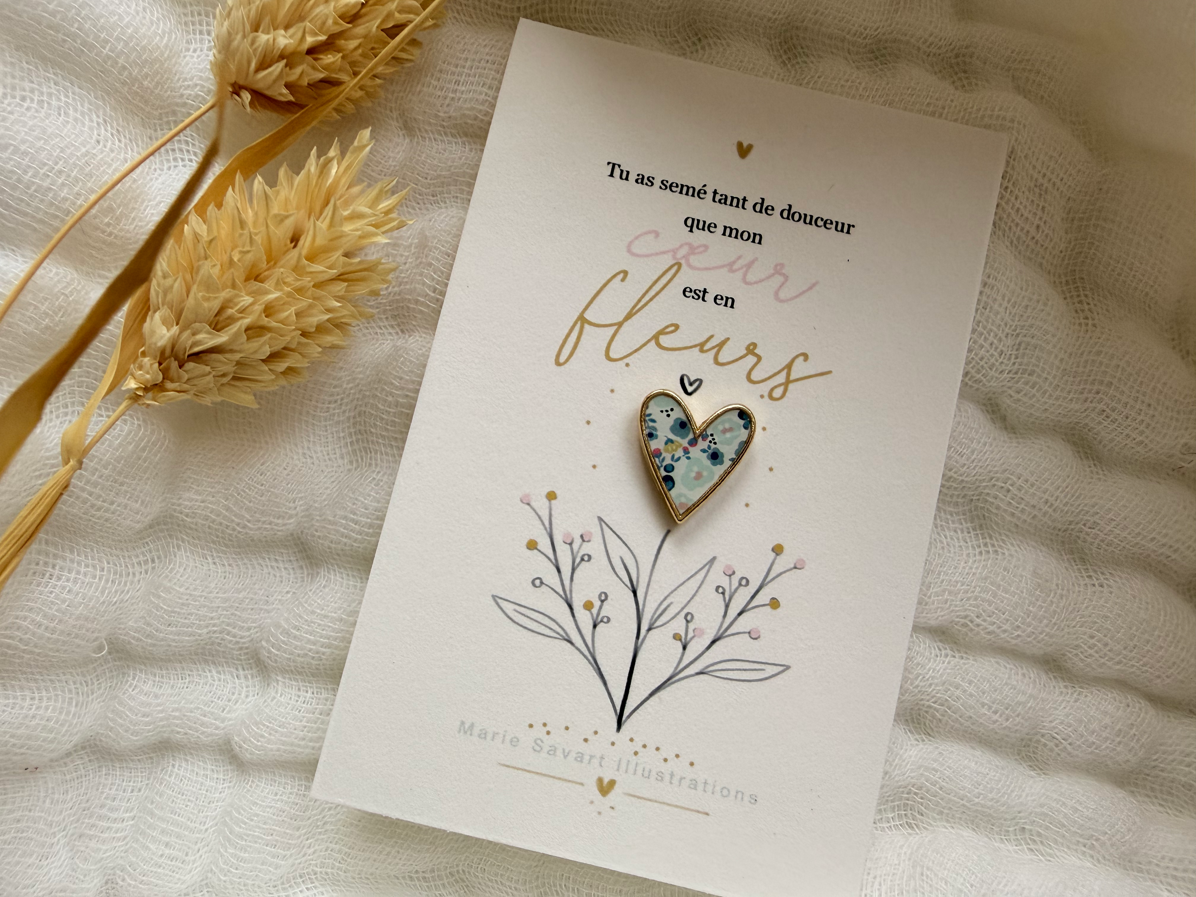 Pin's COEUR FLEURI bleu clair