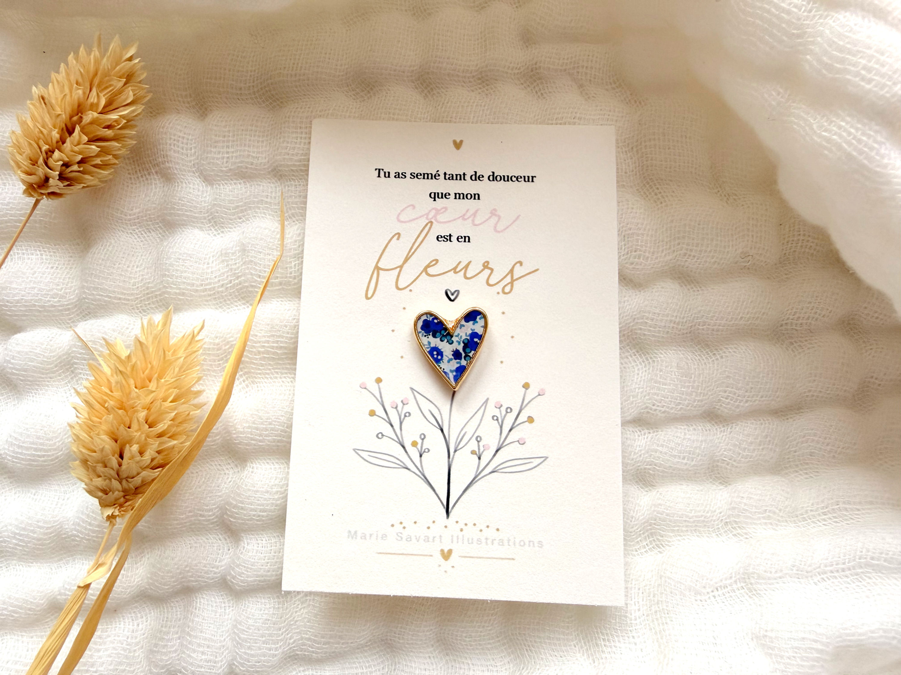 Pin's COEUR FLEURI bleu indigo