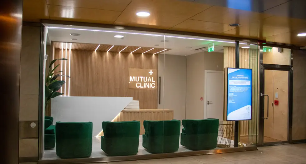 Fachada da Mutual Clinic Braga à noite do R/Chão