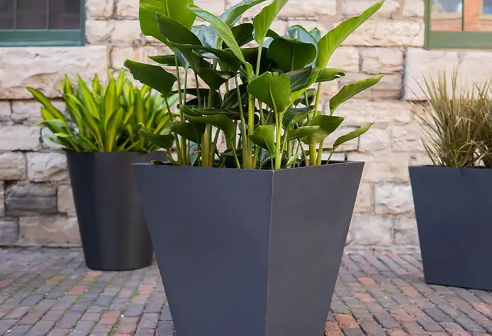 Mobilier urbain canadien Hauser - Jardinière sur mesure en aluminium