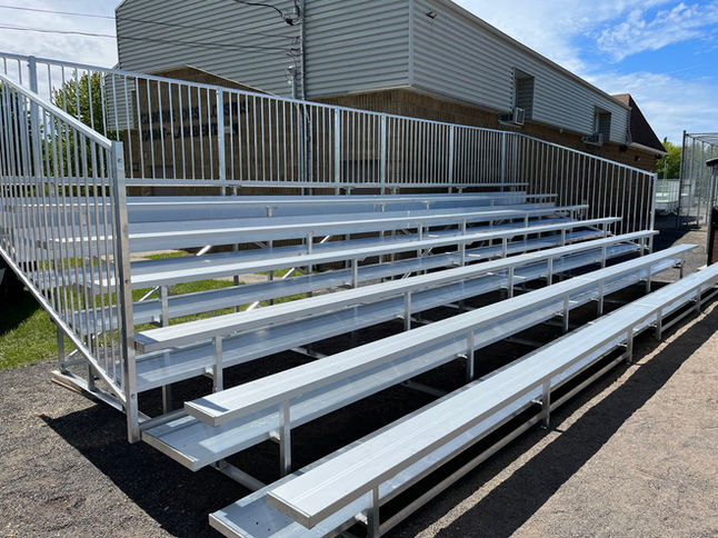 Mobilier urbain: Gradins extérieurs en aluminium