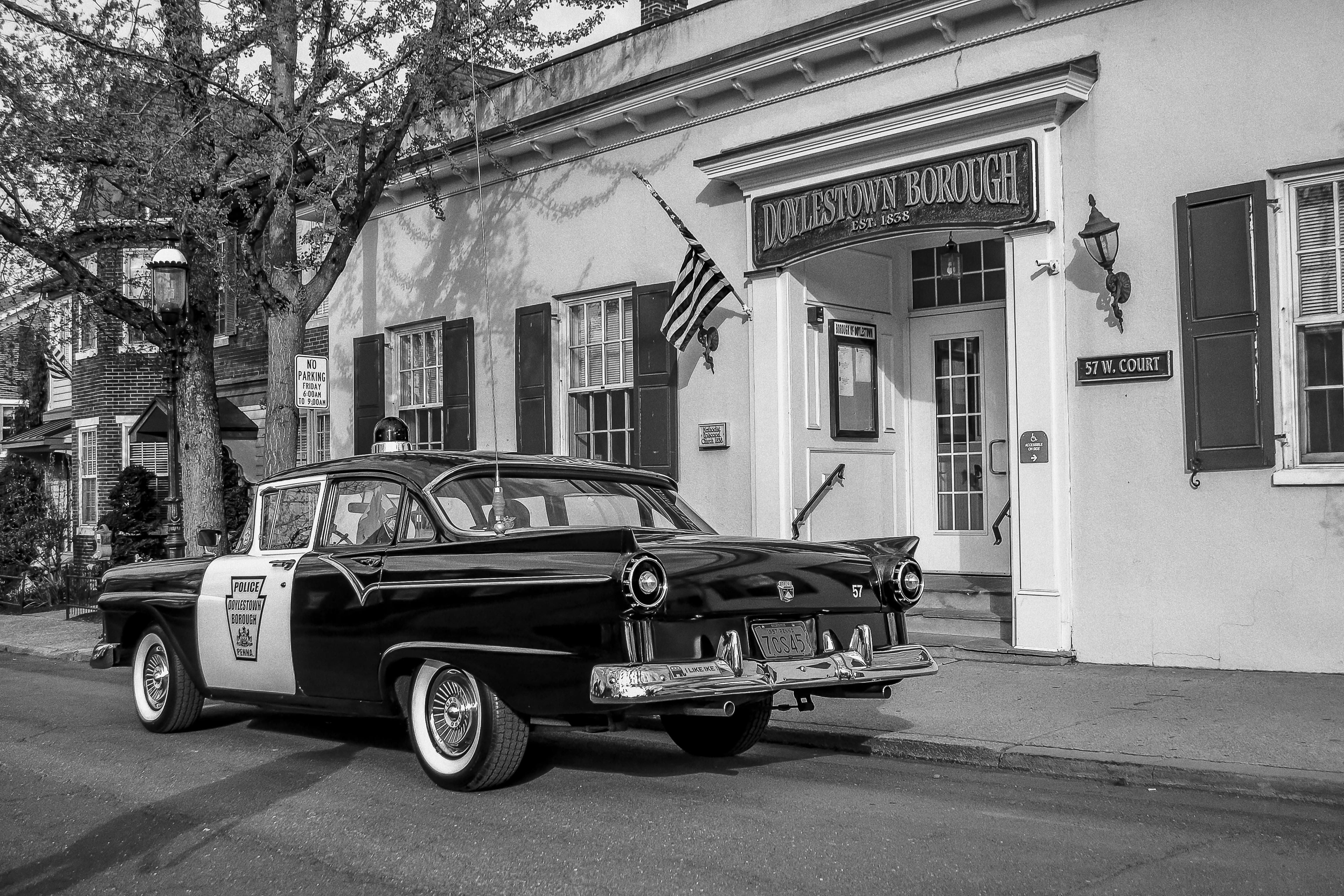 Car 57 at 57 W.Court (Tonal)