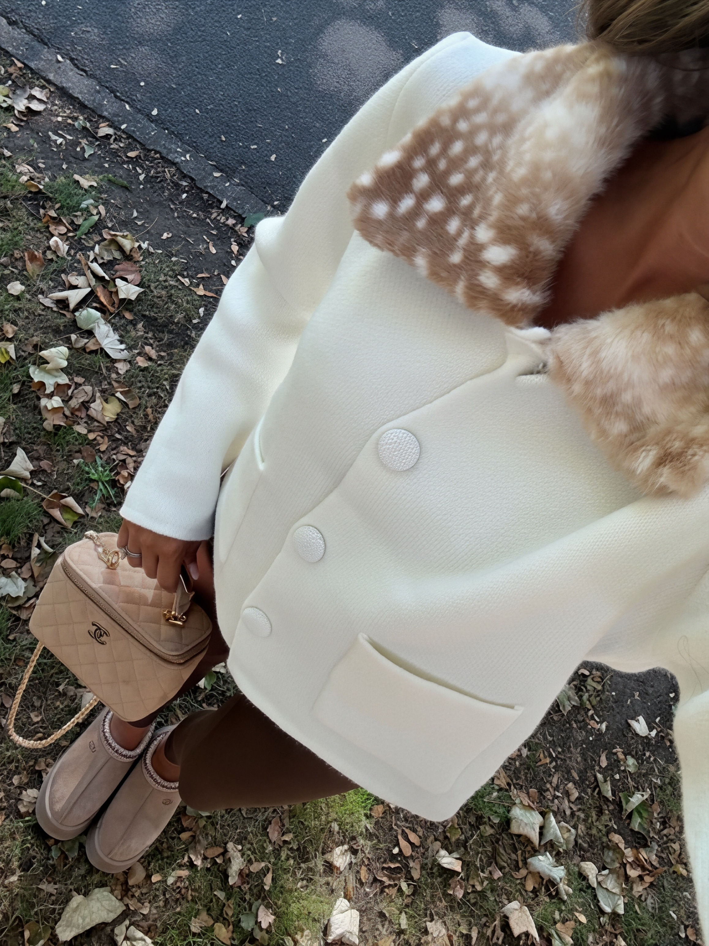 WHITE FAWN FAUX FUR COLLAR CARDIGAN