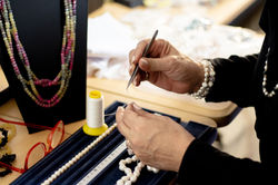 Enfilage de colliers