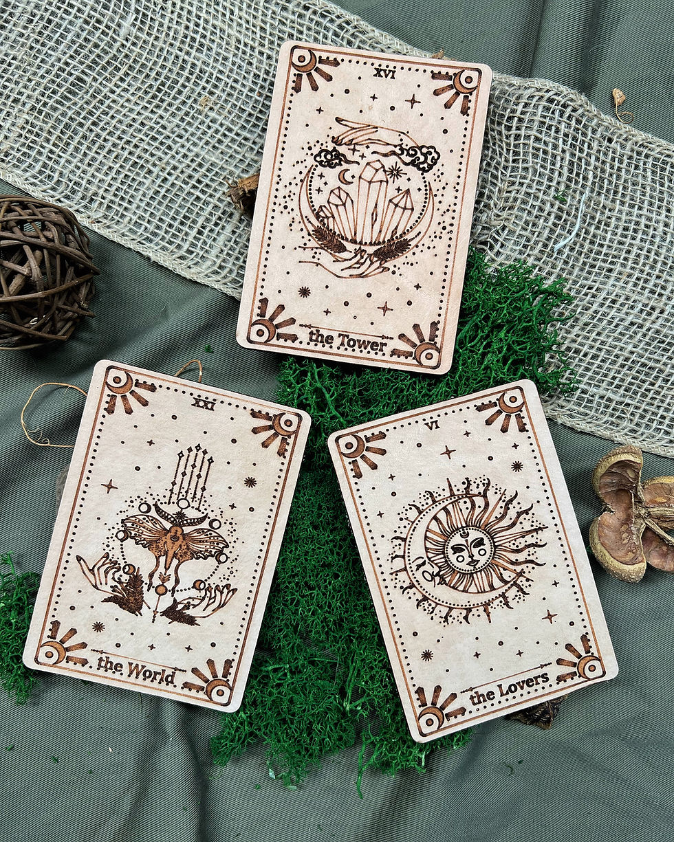 Thumbnail: Gegraveerde Leren Tarotkaarten