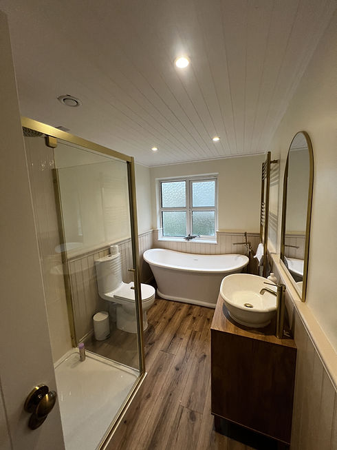 IMG_7726 (1)_edited.jpg