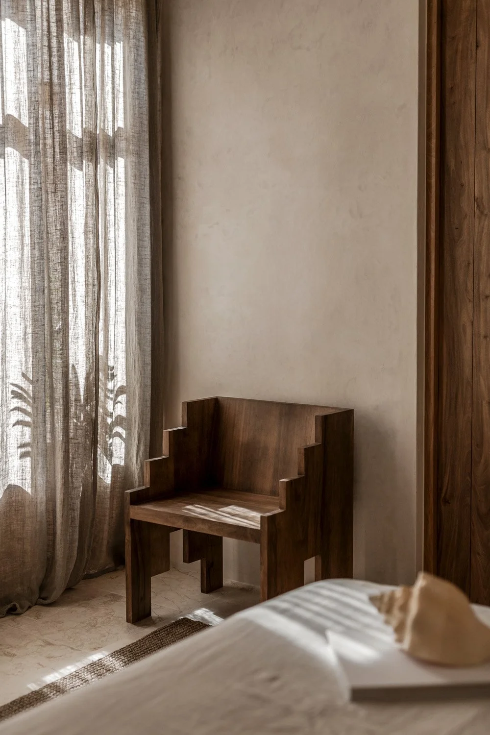 Casa Cedro de Terreo Studio en Tulum, Quintana Roo, México. Artículo en Revista FOCUS Latinoamérica sobre arquitectura mexicana, vivienda contemporánea, piedra caliza maya, arcos y architecture.