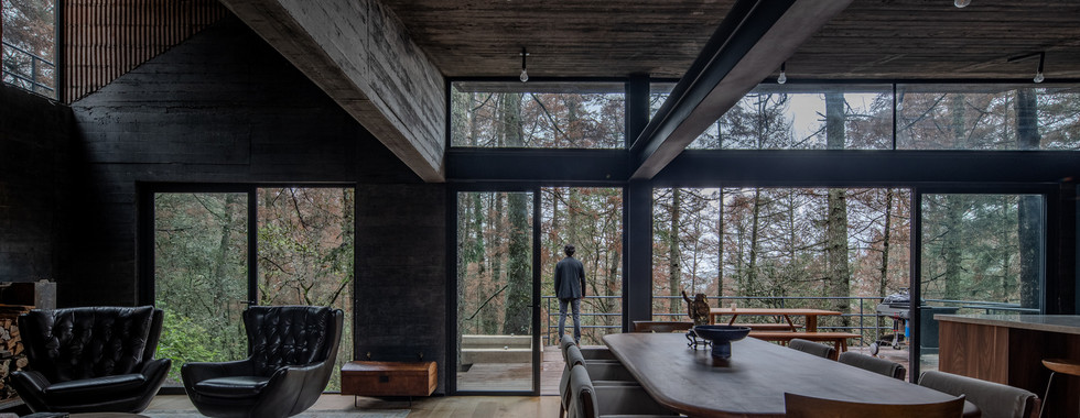 Casa Oruç de Saavedra Arquitectos en Mineral del Monte, Hidalgo, México. Artículo en Revista FOCUS Latinoamérica sobre arquitectura mexicana, vivienda en pendiente, casa en el bosque y architecture.
